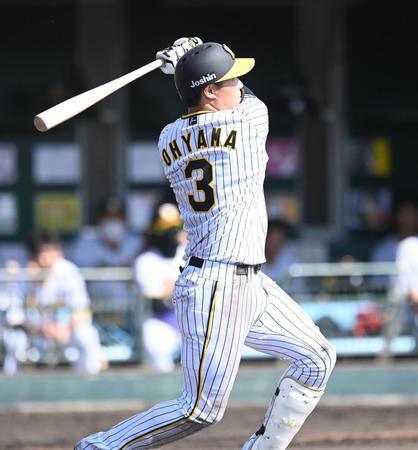 　３回、ソロを放つ大山（撮影・高石航平）