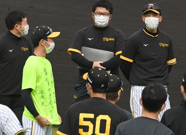 ワンデーCの阪神・近本がTシャツに「矢野さん、監督やめるってよ