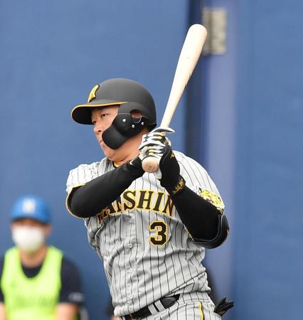 　２回、左前打を放つ大山（撮影・西岡正）