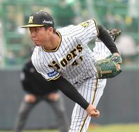 　４回に登板し力投する村上（撮影・西岡正）