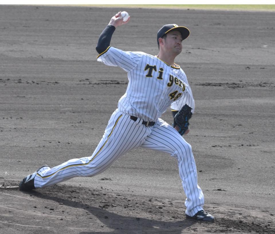 　シート打撃で投球する斎藤（撮影・石井剣太郎）