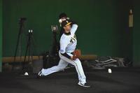 　ブルペン投球を行ったチェン