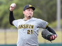 　力投する秋山（撮影・棚橋慶太）