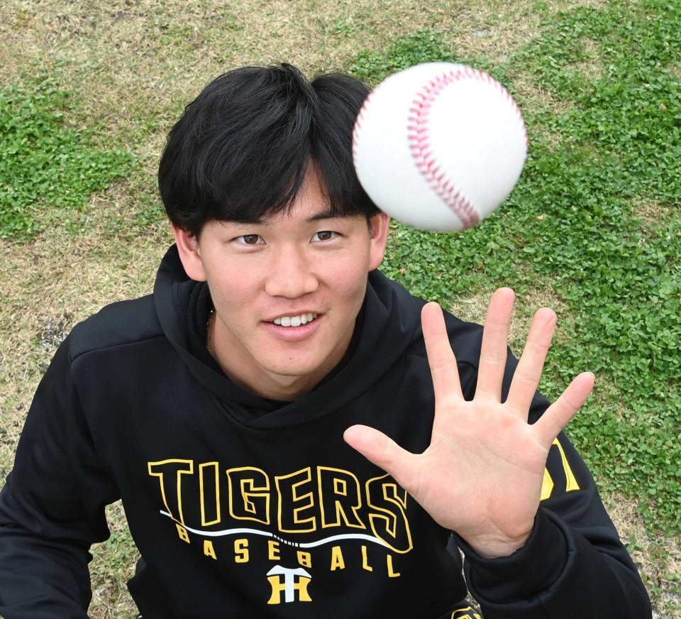 　開幕ローテをつかみ取る！対談で自身の思いを語った及川（撮影・田中太一）※撮影時のみ、マスクを外しています※