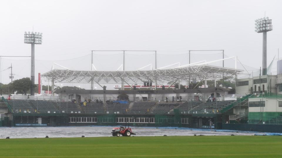 　降雨のため広島カープとの試合は中止に（撮影・佐々木彰尚）