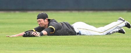 　アピールを続ける江越