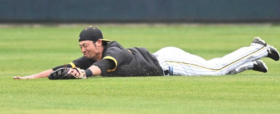 　アピールを続ける江越