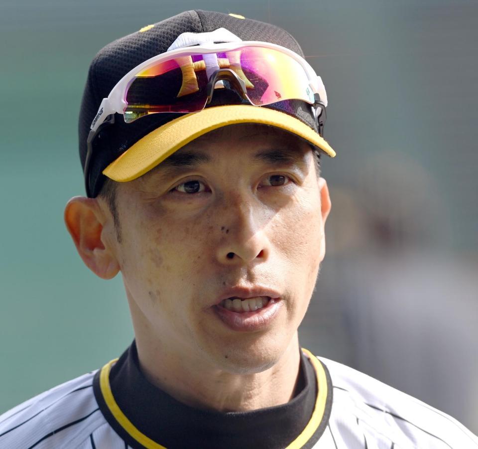 　記者の質問に答える矢野監督（撮影・田中太一）