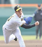 　１回、力投する先発の青柳（撮影・飯室逸平）