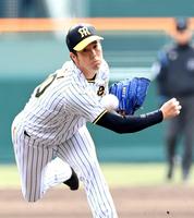 　１回、力投する先発の青柳（撮影・飯室逸平）