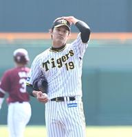 １回、冴えない表情の藤浪（撮影・飯室逸平）