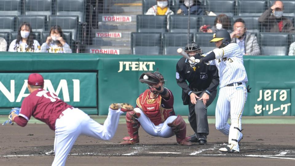 　１回、則本（左）の前に空振り三振に倒れる大山（撮影・高部洋祐）