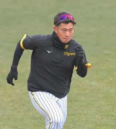 　試合前、ダッシュを繰り返す桐敷（撮影・高部洋祐）