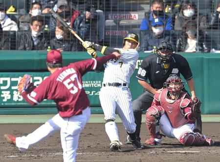 　４回、２ランを放つ糸井（撮影・高部洋祐）