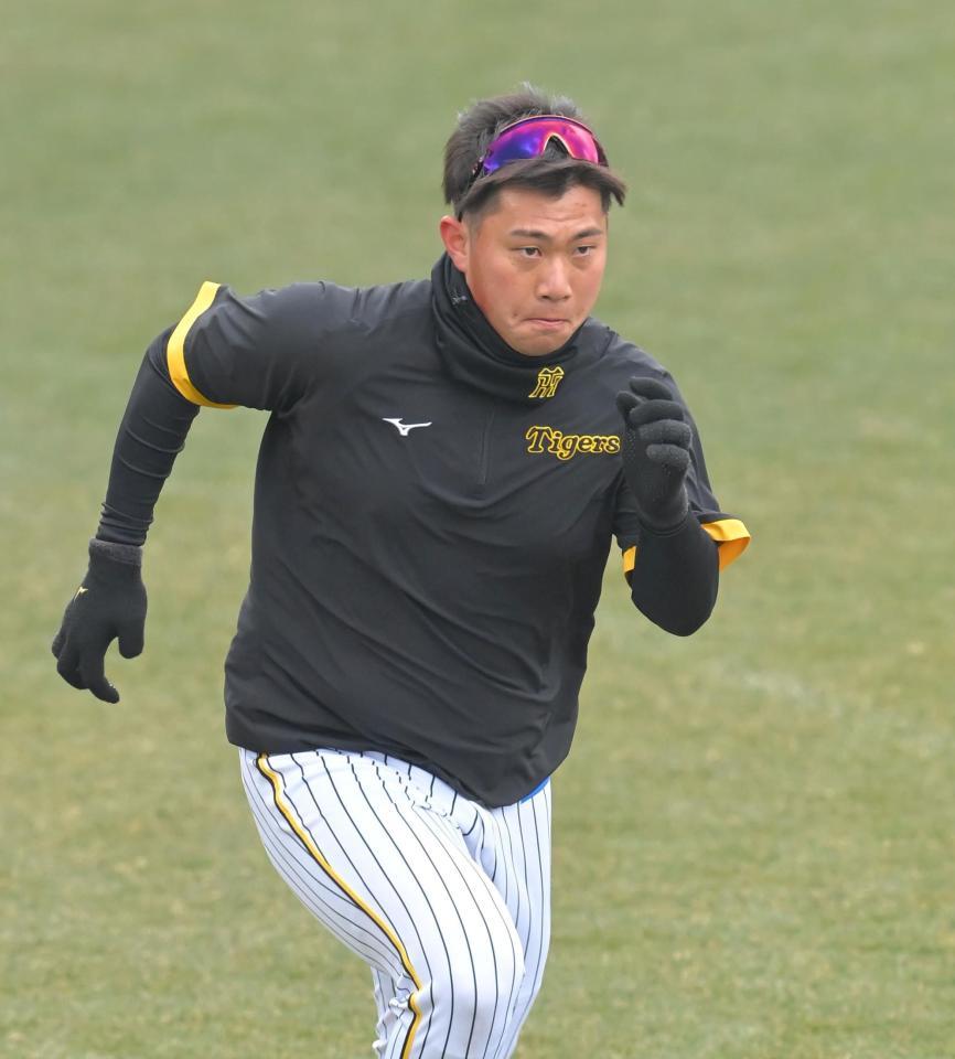 　試合前、ダッシュを繰り返す桐敷（撮影・高部洋祐）