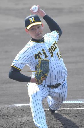 　シート打撃で打撃投手を務める岩崎（撮影・北村雅宏）