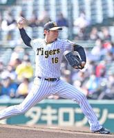 　広島打線を相手に力投する西勇（撮影・立川洋一郎）