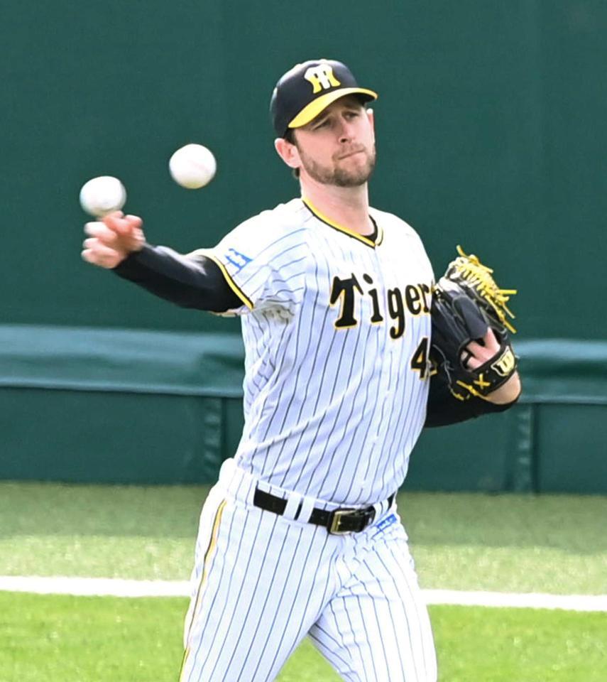 　キャッチボールするガンケル（撮影・飯室逸平）