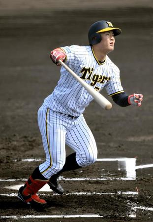 １回、４番初打席で初タイムリーを放つ前川（撮影・石井剣太郎）