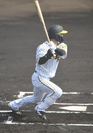 　１回、安打を放つ中野（撮影・石井剣太郎）