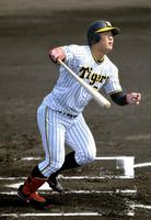 １回、４番初打席で初タイムリーを放つ前川（撮影・石井剣太郎）