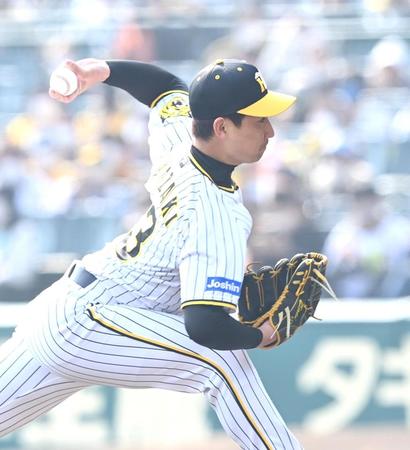 　７回、好リリーフを見せる岩崎（撮影・飯室逸平）