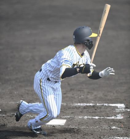 　３回、安打を放つ中野（撮影・石井剣太郎）