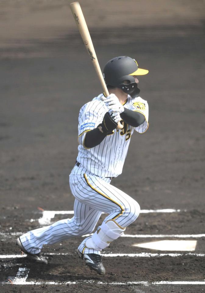 　１回、今季初の実戦で安打を放つ中野