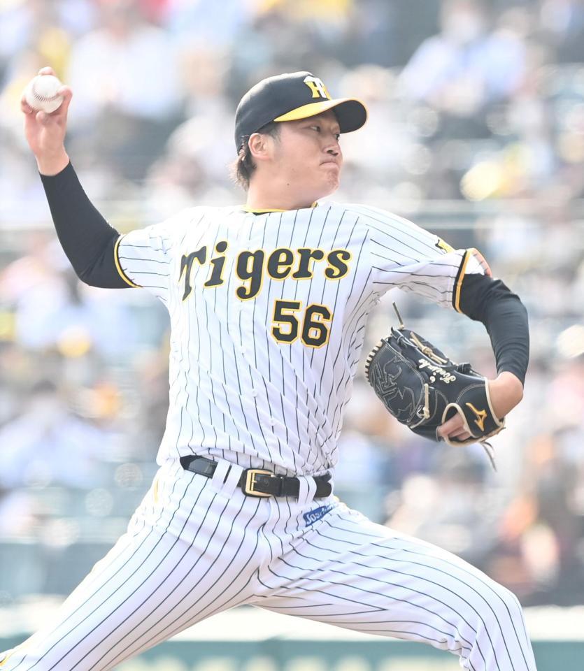 　８回、力投する小林（撮影・飯室逸平）