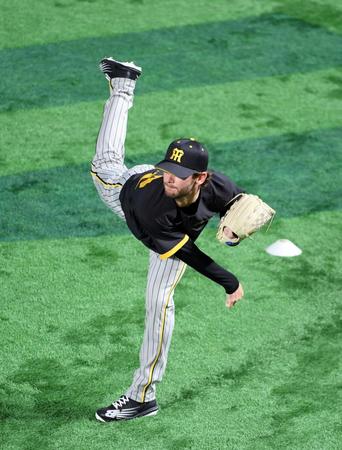 　キャッチボールするケラー（撮影・山口登）