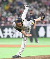 　６回、２番手で力投するケラー（撮影・飯室逸平）