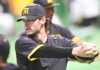 　ウォーミングアップをするケラー（撮影・田中太一）