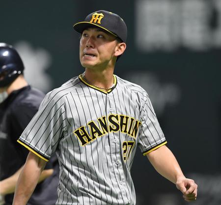 　４回、一挙６点を奪われ悔しがる伊藤将（撮影・田中太一）