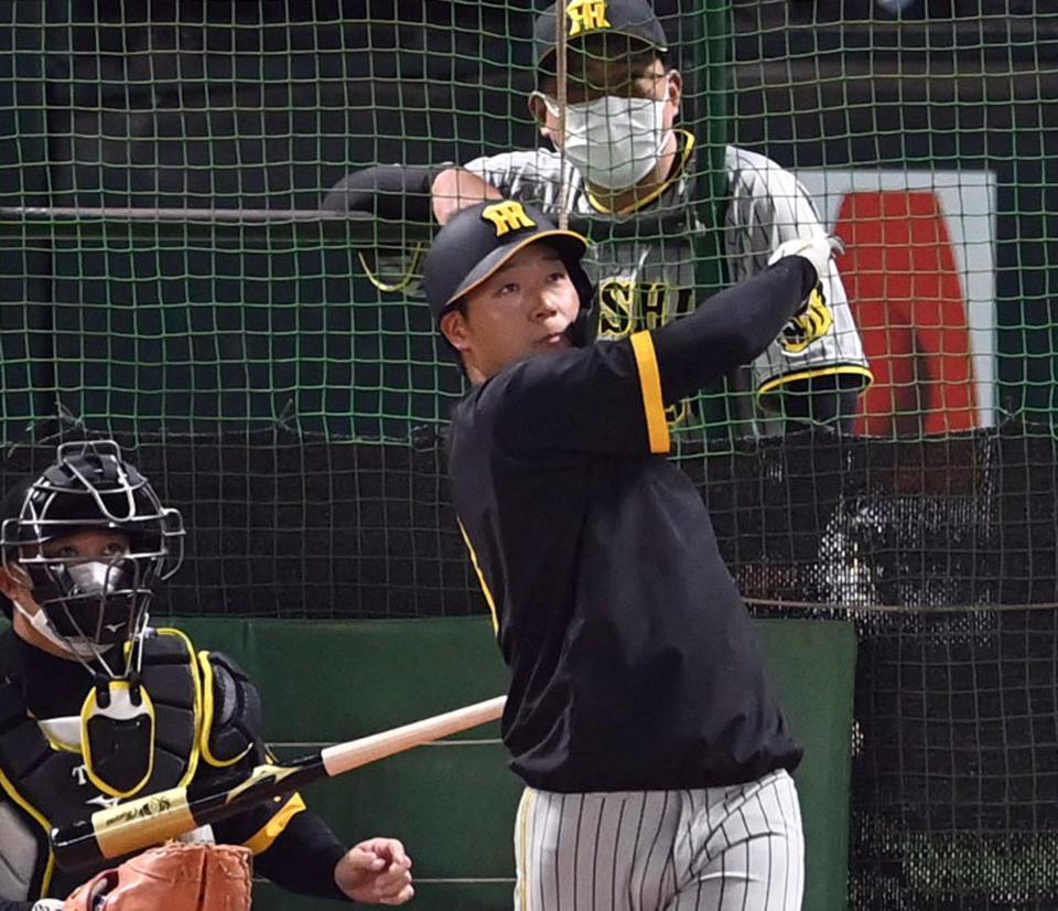 　打撃練習する大山（撮影・山口登）