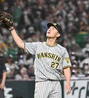 　４回、松田にソロを浴びぼう然とする伊藤将（撮影・飯室逸平）