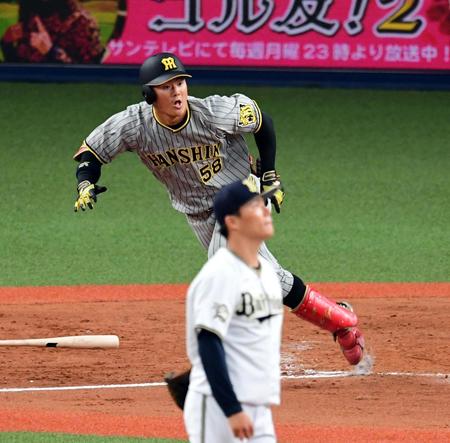 ５回、前川は左前打を放つ（撮影・山口登）