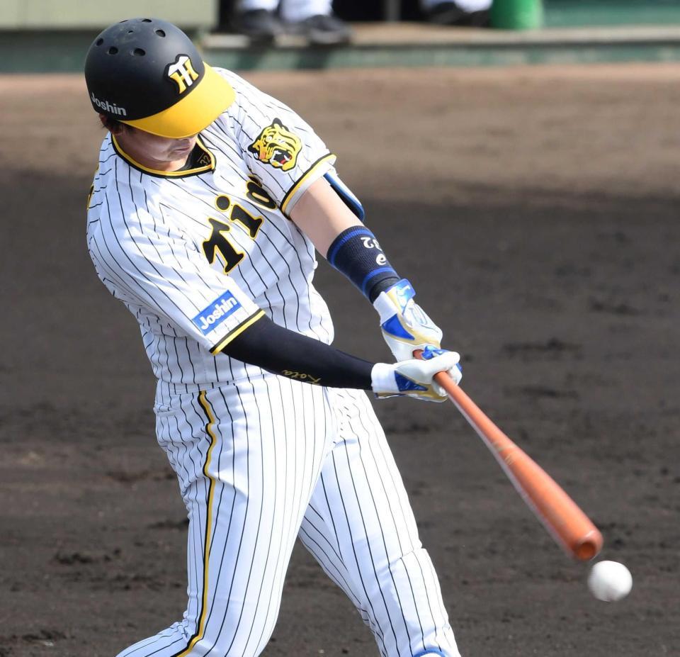 　１回、左前へ安打を放つ井上