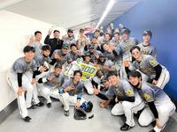 昨年９月１１日３００盗塁達成を記念して（球団インスタグラムより）