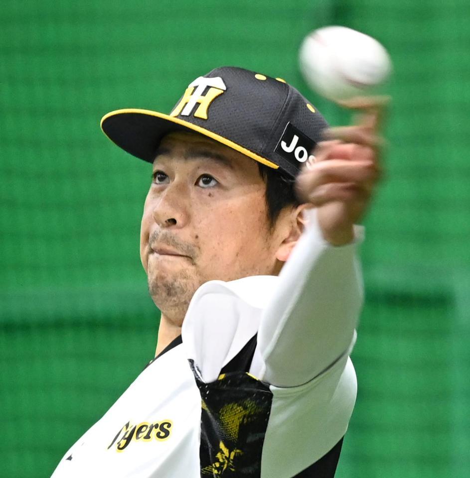 　キャッチボールで調整する渡辺（撮影・飯室逸平）