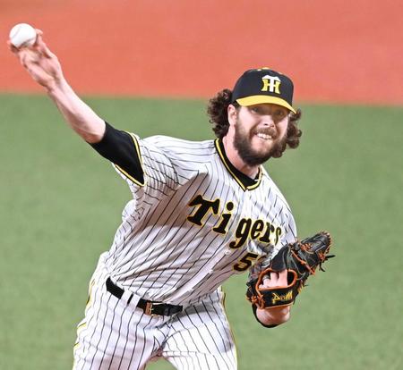 　打者相手に投球するウィルカーソン