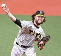 　打者相手に投球するウィルカーソン