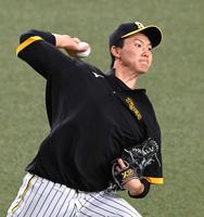 　キャッチボールする湯浅（撮影・山口登）