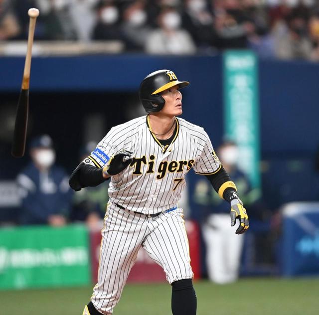 阪神の今季1号は40歳7カ月の糸井！ 虎メダルも1号 中野、佐藤輝と