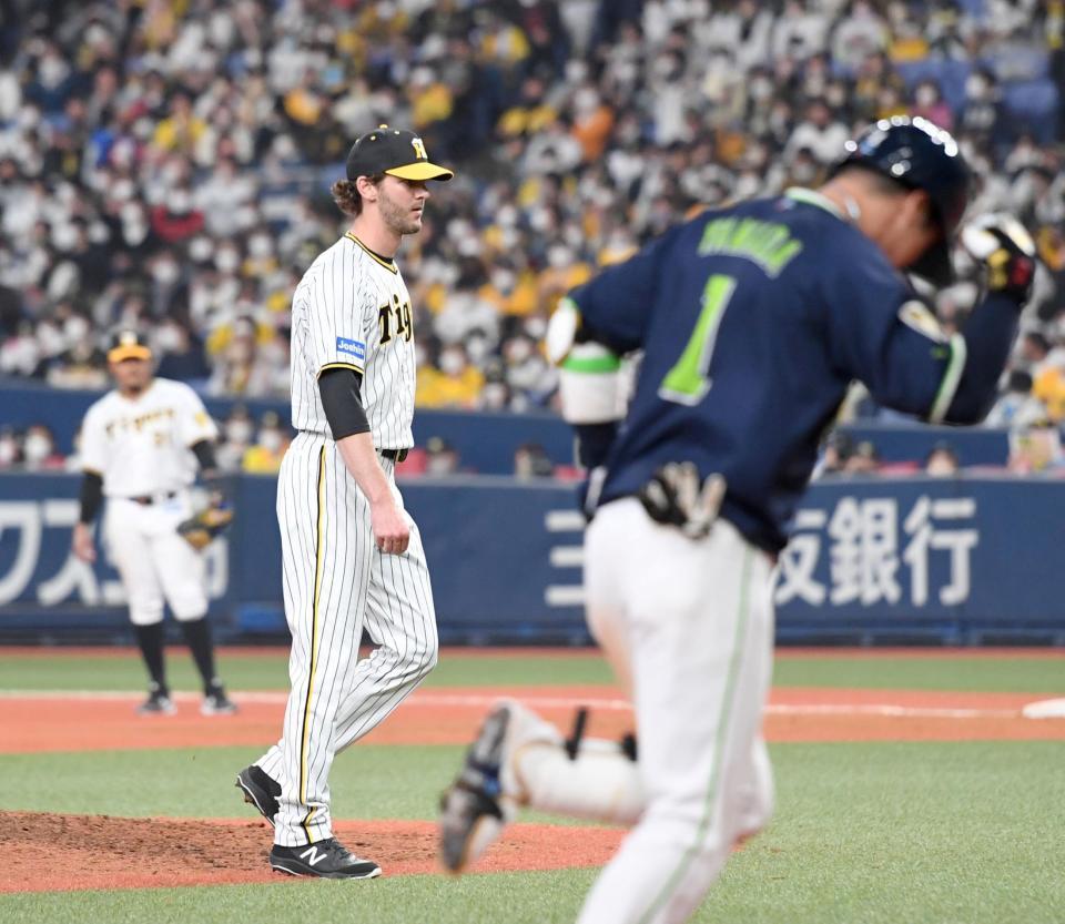 　９回、山田に同点ソロを浴びるケラー（撮影・飯室逸平）