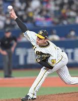 　力投する小川（撮影・北村雅宏）