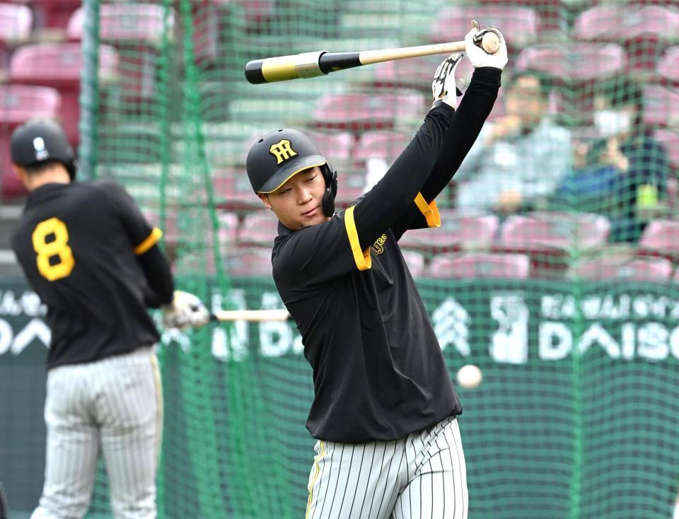　打撃練習する大山（撮影・飯室逸平）