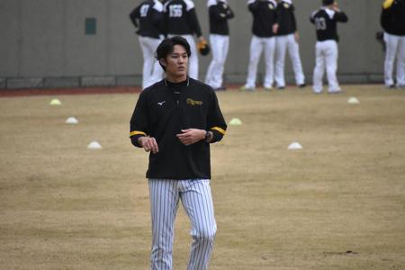 　４月１日の巨人戦に向けて、鳴尾浜で調整する阪神・藤浪