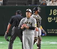 　３回、丸に適時打を打たれて悔しそうな藤浪（撮影・堀内翔）
