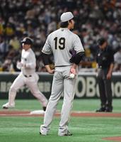 ２回、藤浪は大城（左）にソロ本塁打を打たれる（撮影・佐藤厚）