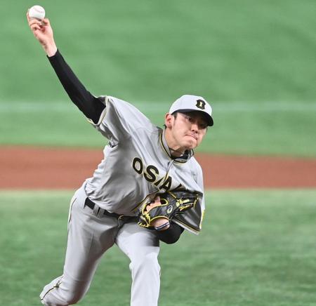 　先発し、投げ込む小川（撮影・田中太一）